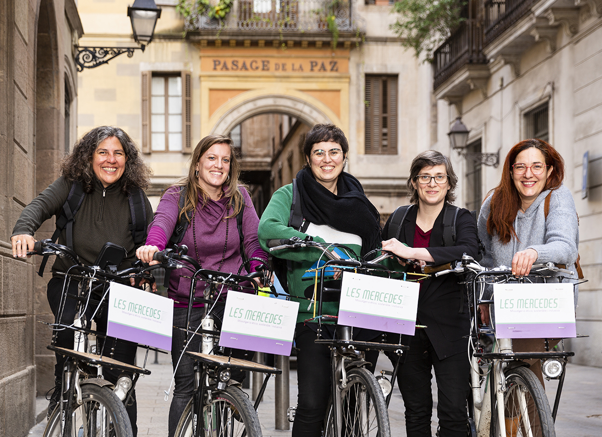 Les Mercedes, mensajería inclusiva por los barrios de Barcelona